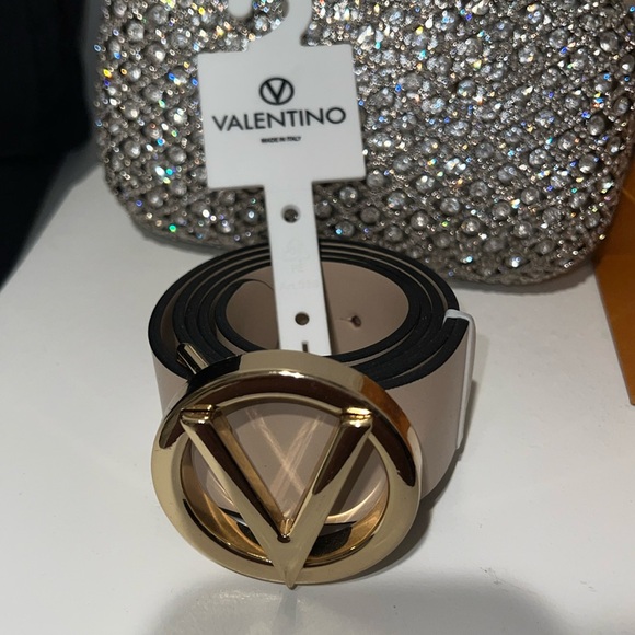 New Belt by Mario Valentino cream with gold logo size small - Picture 2 of 8